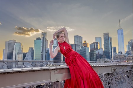 "New York’ta Büyülü Bir An: Uçuşan Elbisenizle Rüya Gibi Fotoğraflar!"